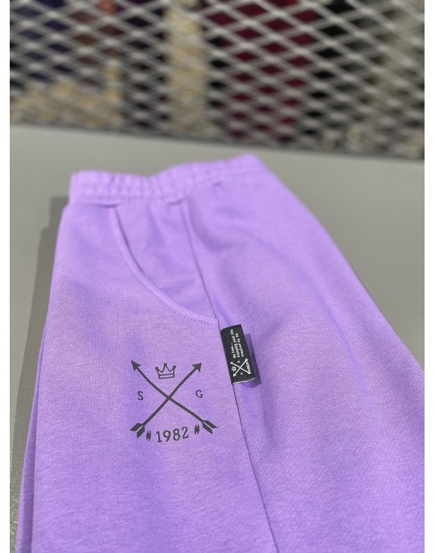 SG "1982" DEEP LAVENDER kelnės su juodu printu