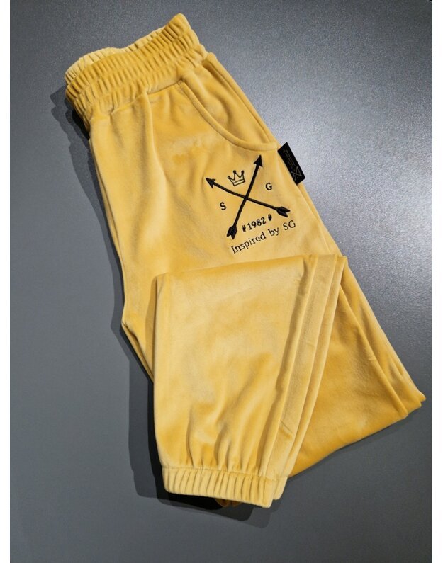 SG "1982" geltonos veliūro kelnės su juodu siuvinėjimu